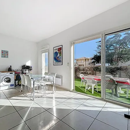 Lumineux, Parking, 9 Pers. - Fr-1-715-115 * Mauguio