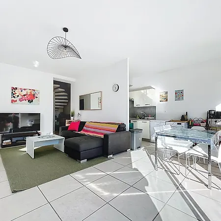 Lumineux, Parking, 9 Pers. - Fr-1-715-115 * Mauguio